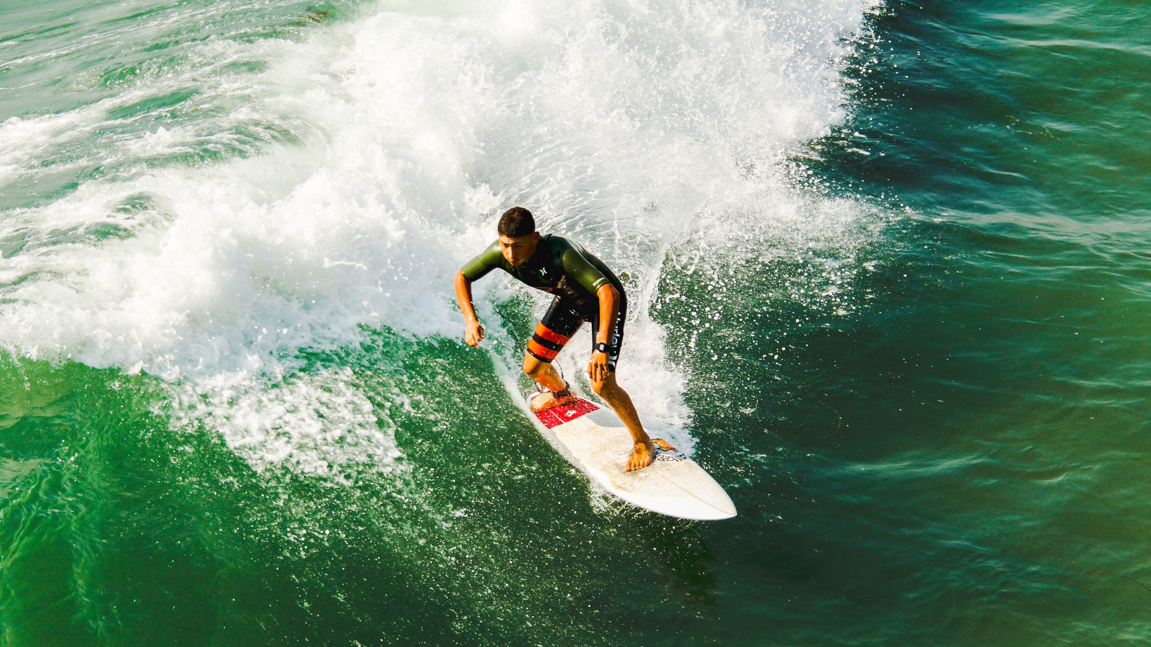 九游jiuyou-足球赛场精彩绝伦，比赛结果扣人心弦，足球赛场上精彩的瞬间句子