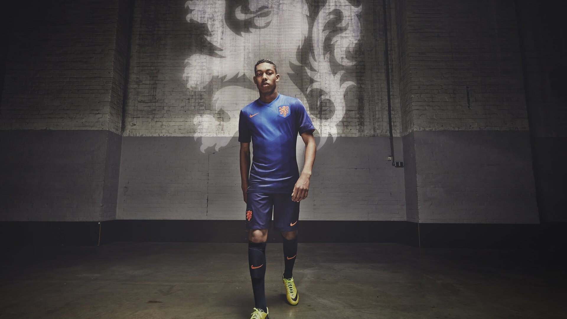 穆里尼奥参观博物馆回顾执教历程，穆里尼奥专题视频